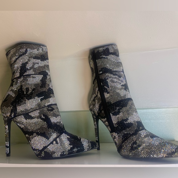 Never worn, Steve Madden - Crystal booties - Picture 2 of 3